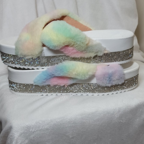 Cape Robbin Spotty Furry Slippers - Picture 7 of 9